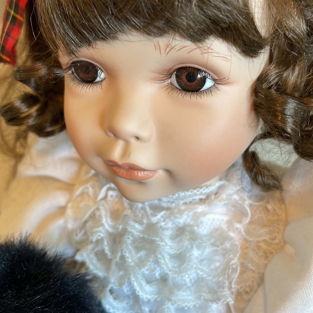 The Hamilton collection McKenzie doll - Picture 8 of 14